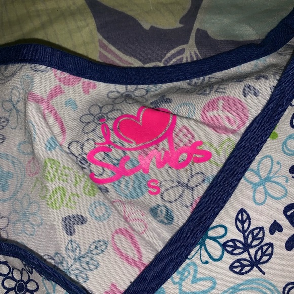 Design Scrub Top - Picture 2 of 2